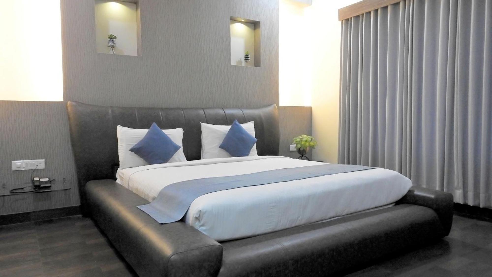 Hotel Sai Miracle Shirdi Extérieur photo