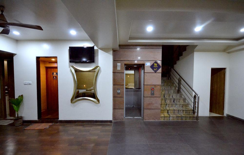 Hotel Sai Miracle Shirdi Extérieur photo