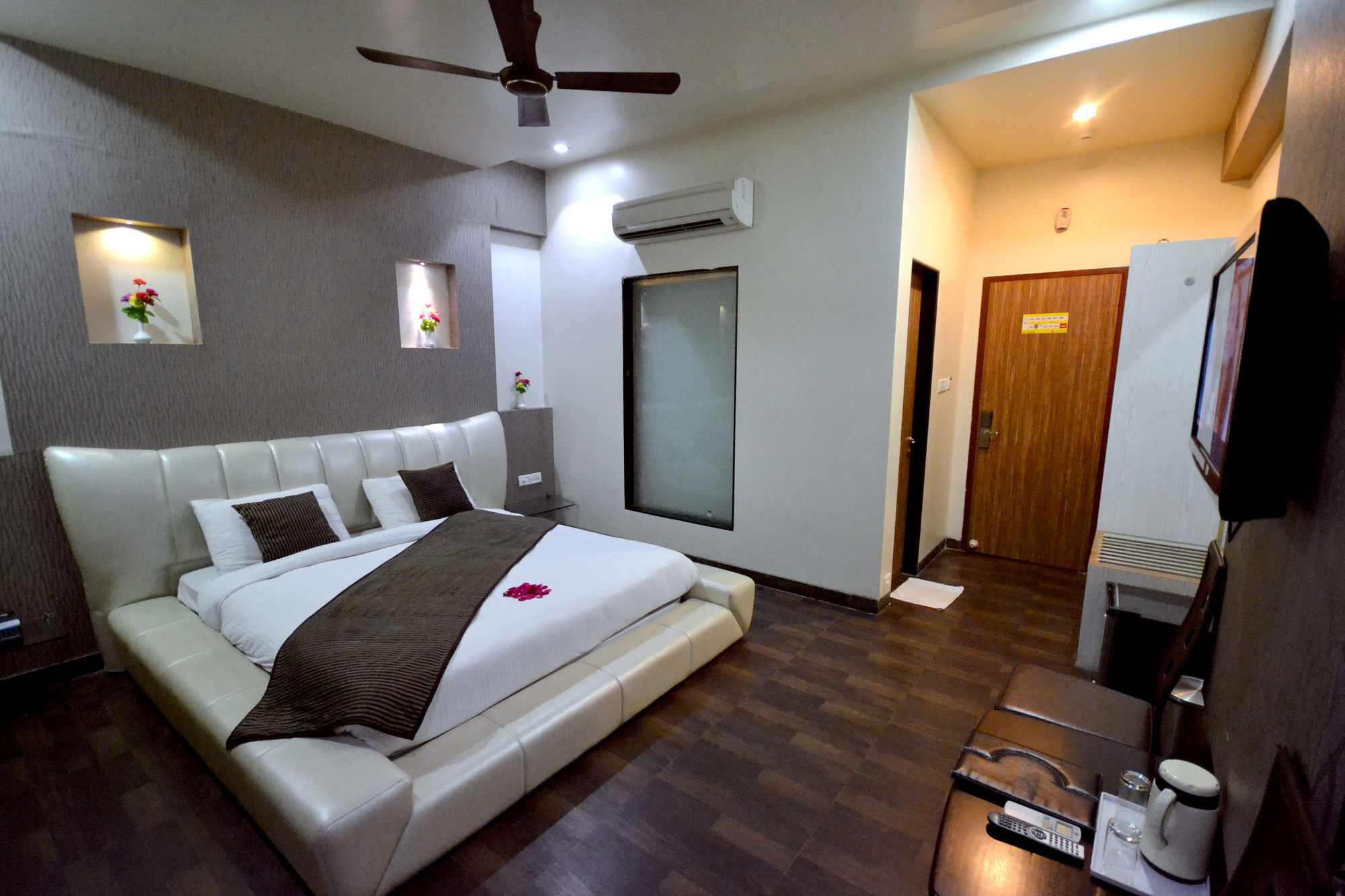 Hotel Sai Miracle Shirdi Extérieur photo